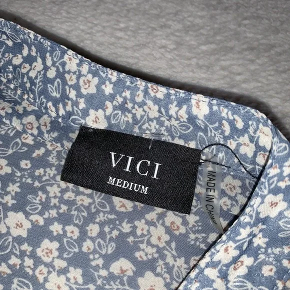 VICI Dress Womens Medium Blue Floral Fit & Flare Button Front Ruffle Hem - Picture 2 of 7